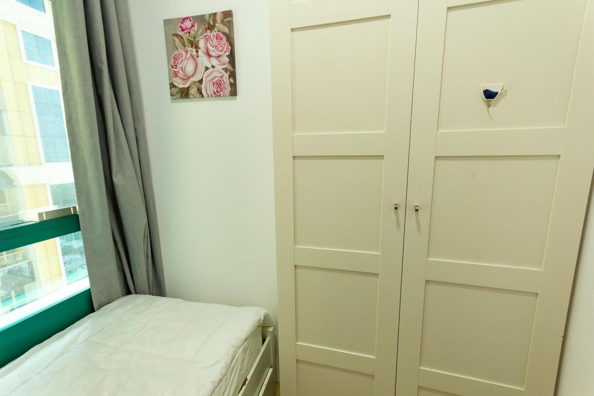 Nice Single Rooms For "Girls" Only In Dubai, Marina Eksteriør bilde