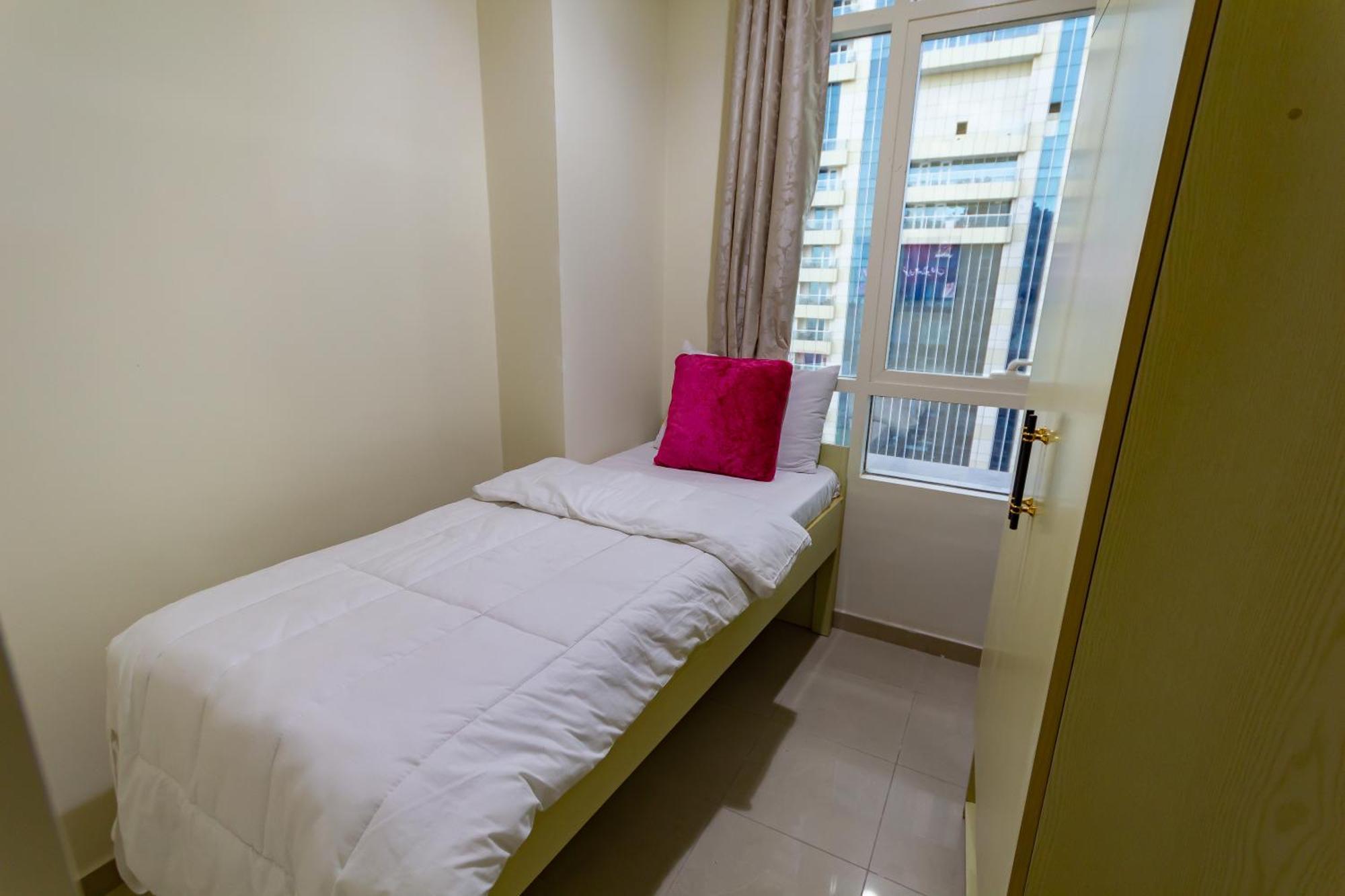 Nice Single Rooms For "Girls" Only In Dubai, Marina Eksteriør bilde