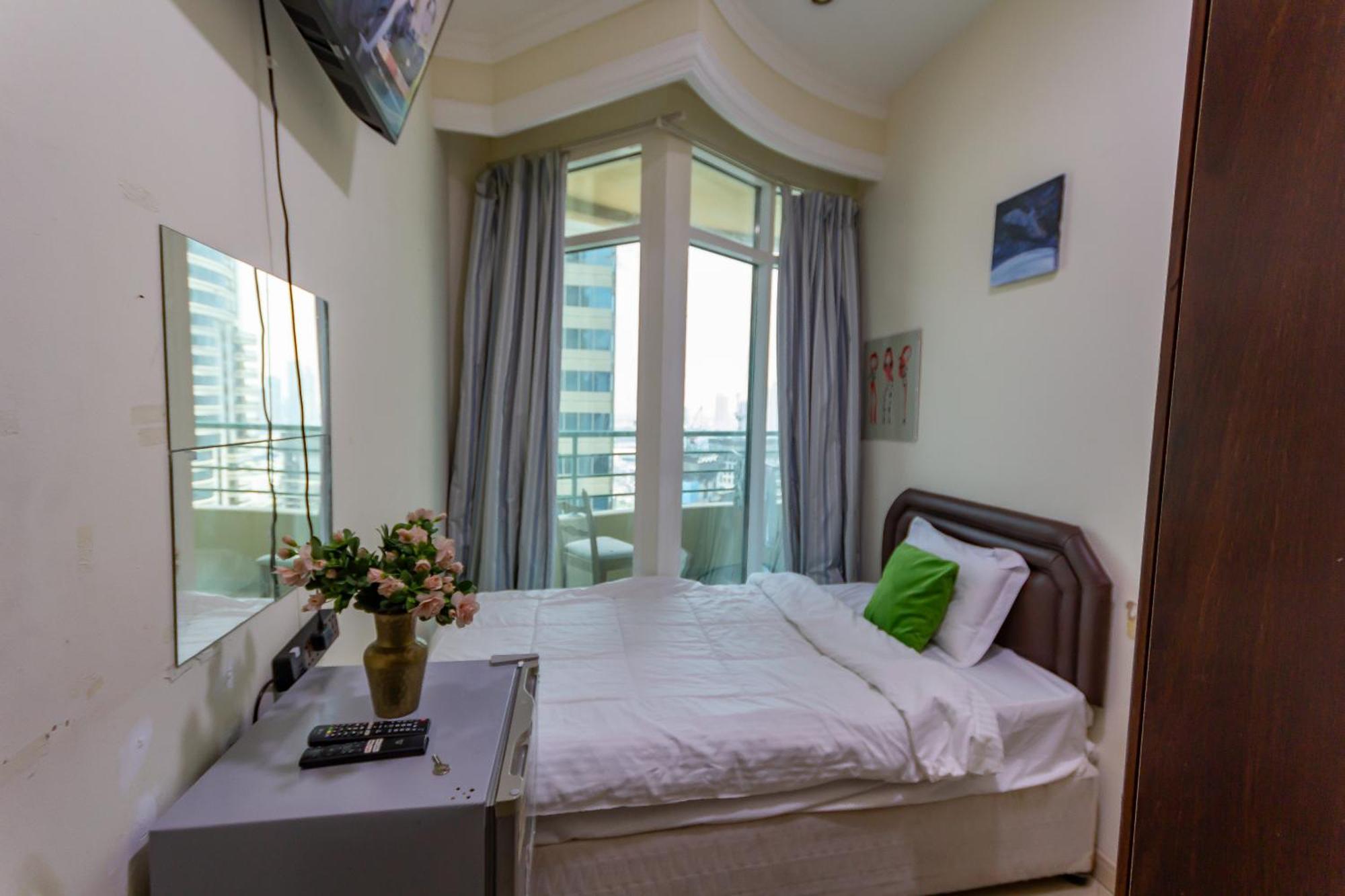 Nice Single Rooms For "Girls" Only In Dubai, Marina Eksteriør bilde
