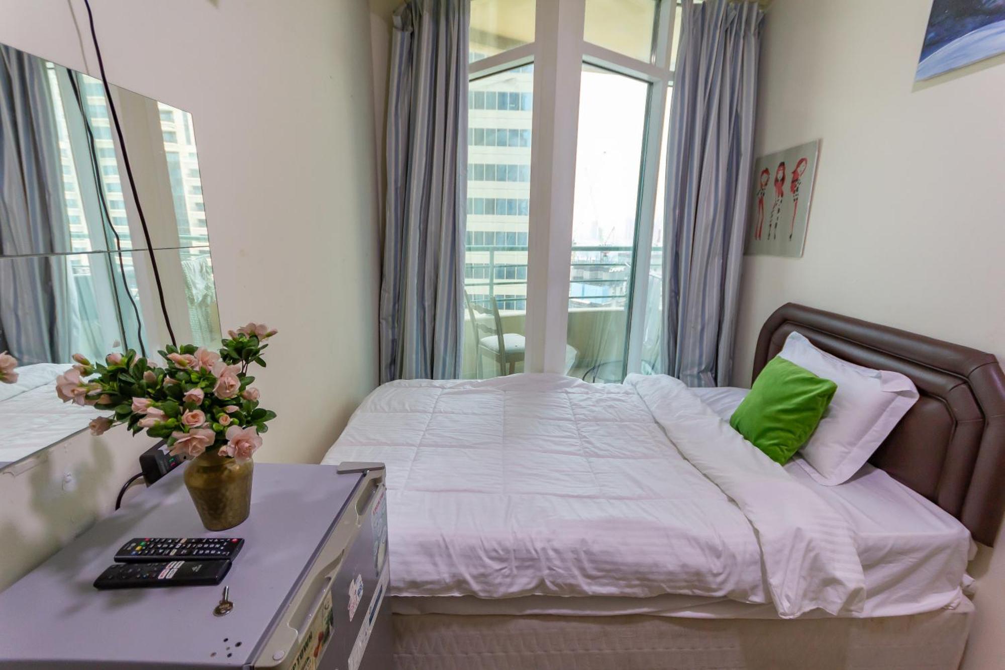 Nice Single Rooms For "Girls" Only In Dubai, Marina Eksteriør bilde