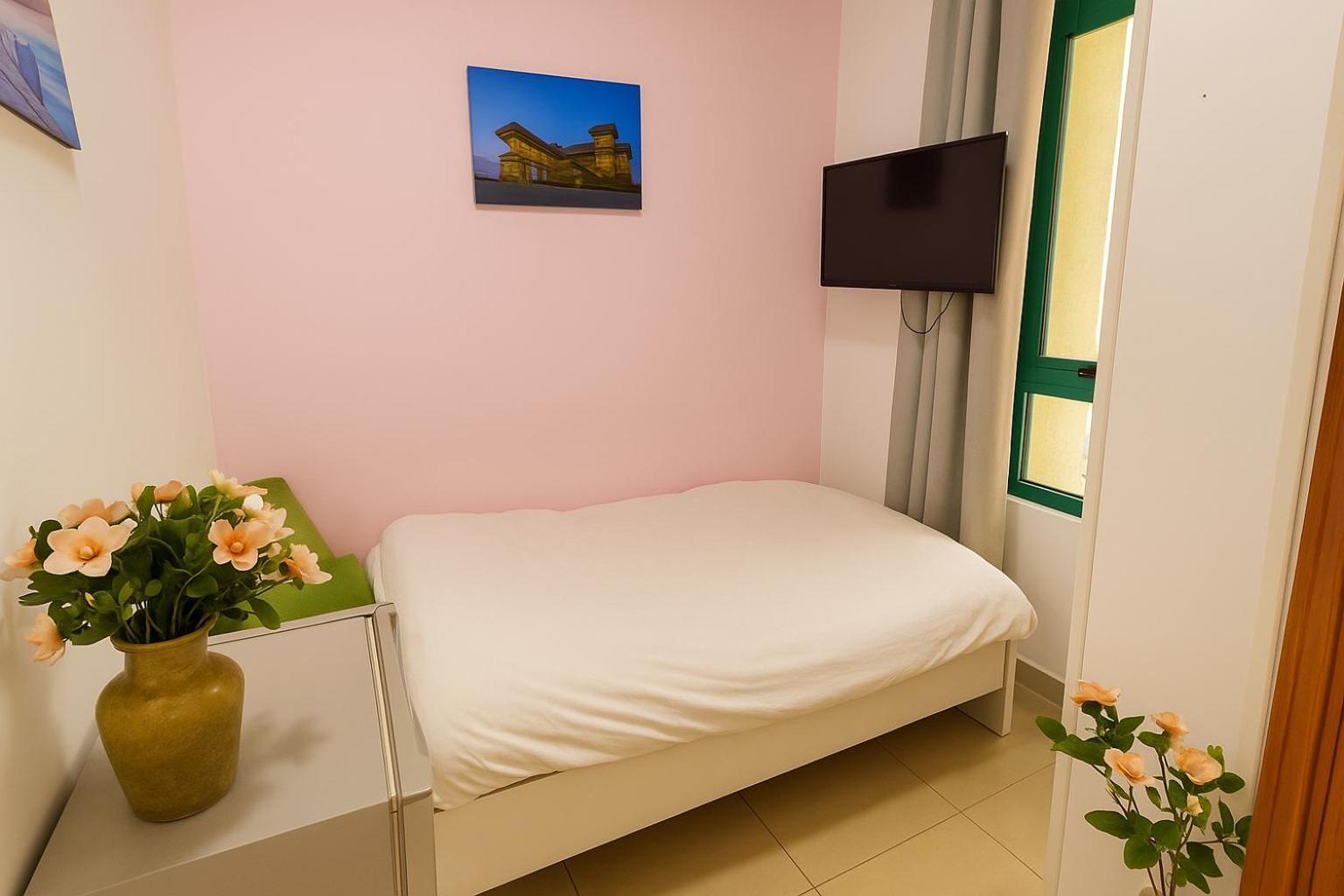 Nice Single Rooms For "Girls" Only In Dubai, Marina Eksteriør bilde